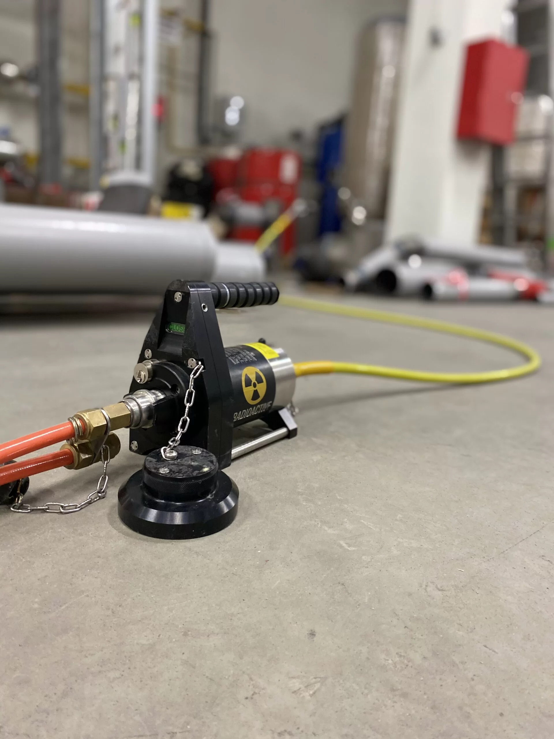 RT inspection of a steel tank – DÜRR DR 2430 digital detector at a circumferential weld