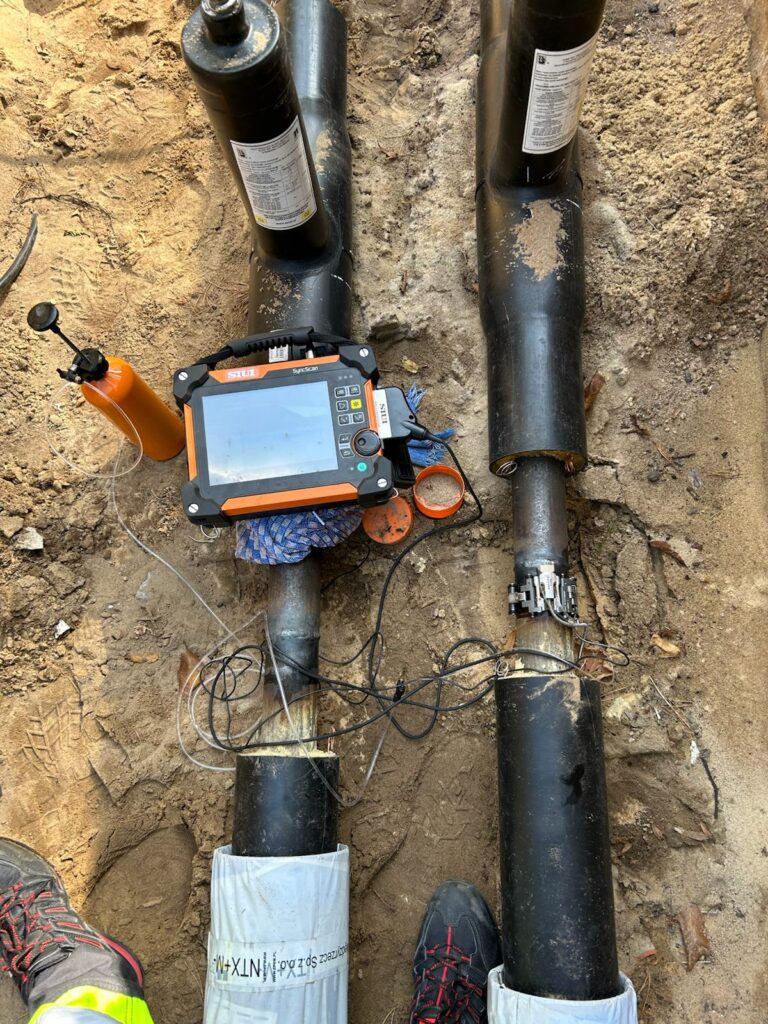 PAUT inspection of a district heating pipe weld – LPS-01 scanner in the trench