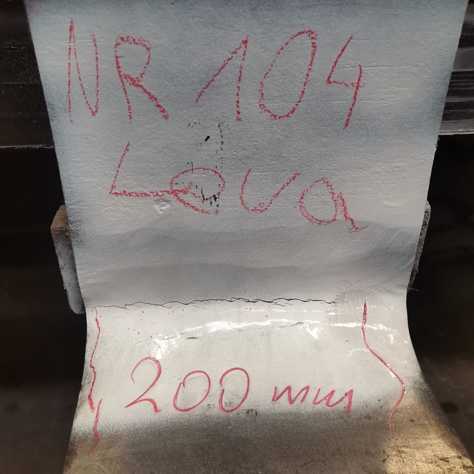 Magnetic particle testing of a forklift fork arm – indication on the heel radius